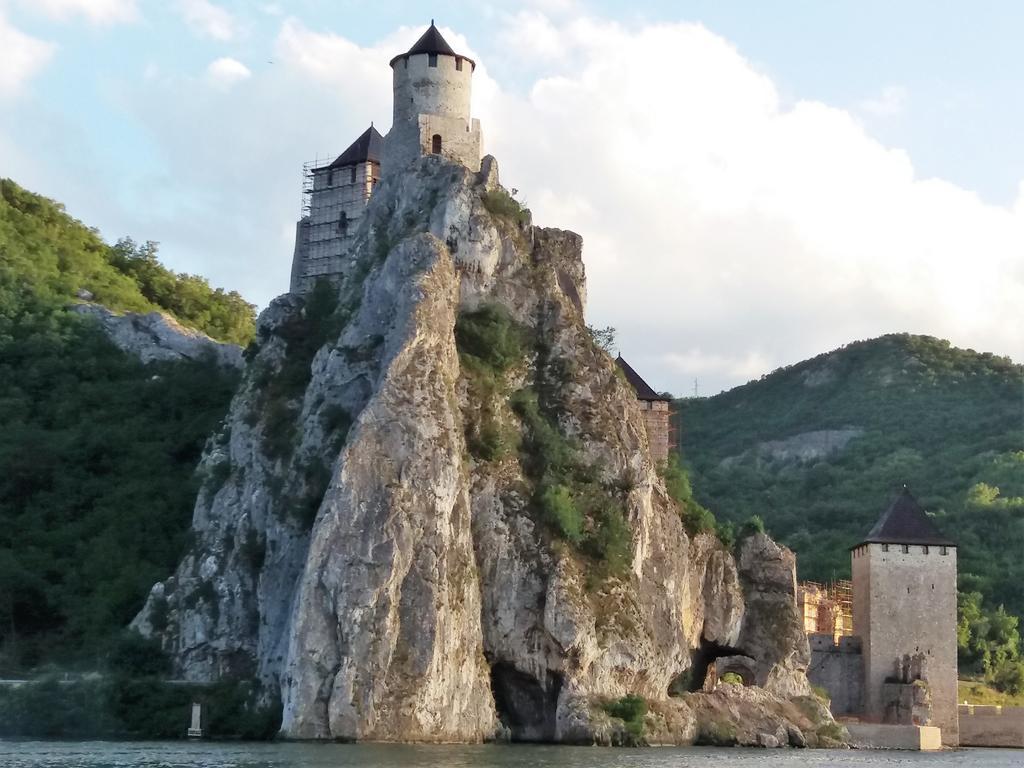 Zlatna Ribica Leilighet Golubac Eksteriør bilde